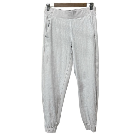 Like New - Athleta Brooklyn Textured Jogger - size 6 - Picture 5 of 7